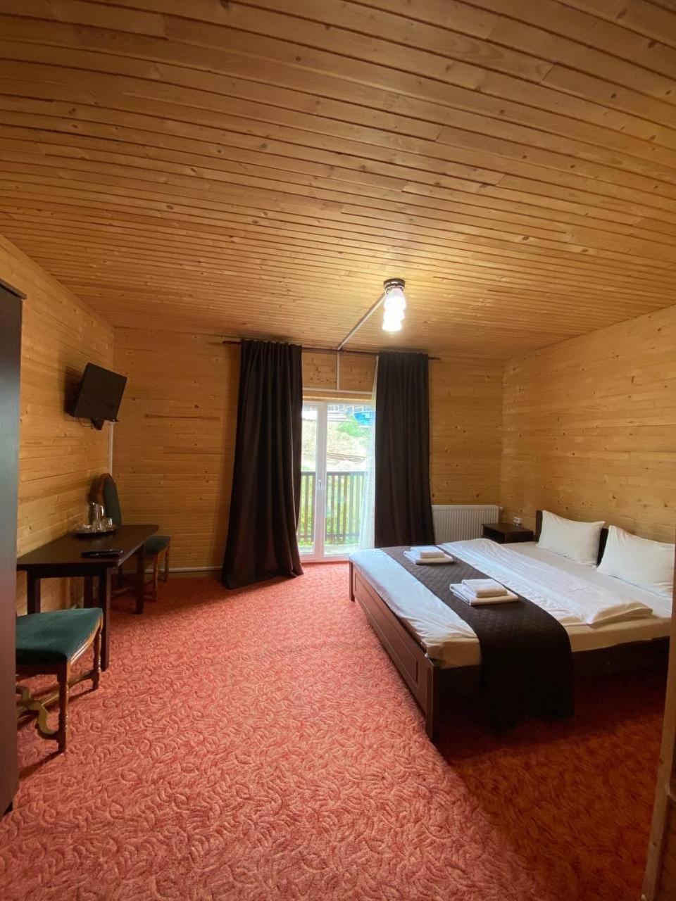 בוקובל Forrest Hotel מראה חיצוני תמונה